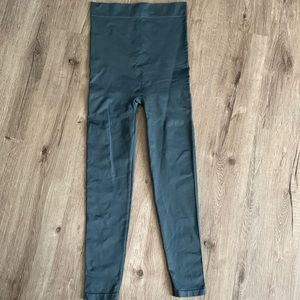 SOLD‼️ Blanqi “everyday” leggings